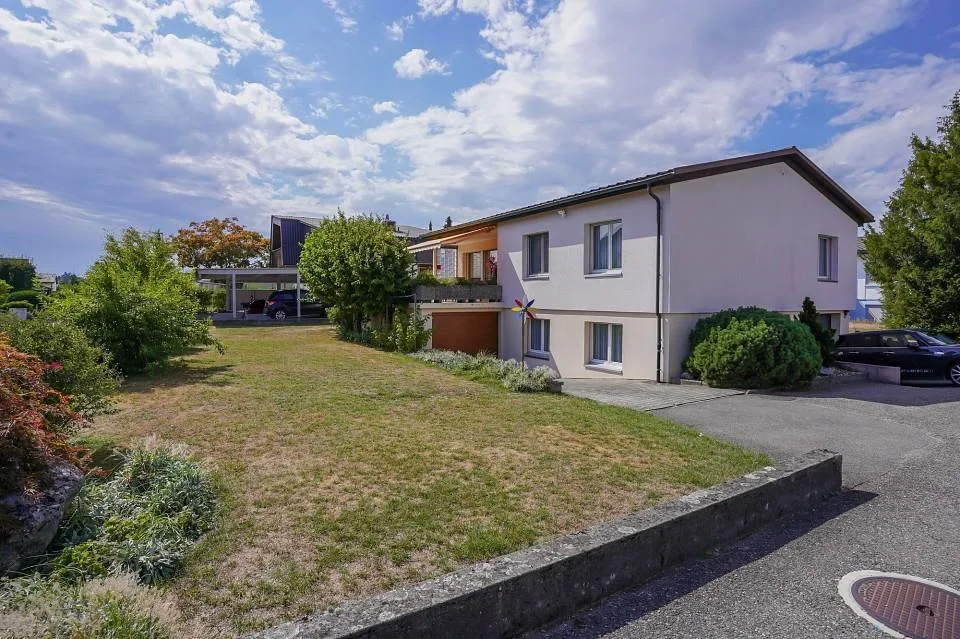 Charming bungalow with 5½ rooms and well-kept surroundings