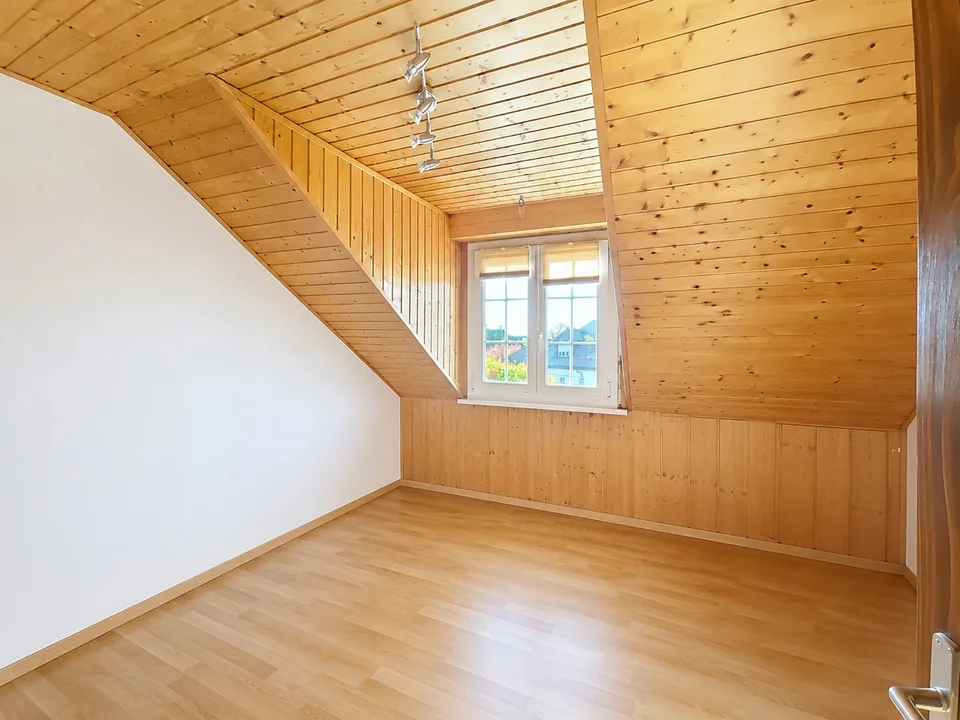 AUSGEZEICHNETE IMMOBILIE - SCHÖNES GRUNDSTÜCK - 1.751 m² - ZU ERGREIFEN