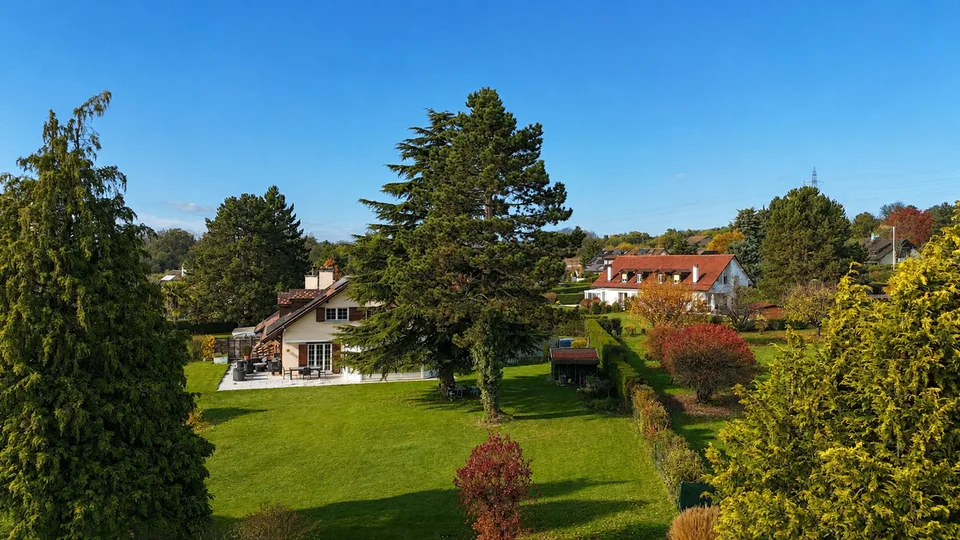 AUSGEZEICHNETE IMMOBILIE - SCHÖNES GRUNDSTÜCK - 1.751 m² - ZU ERGREIFEN