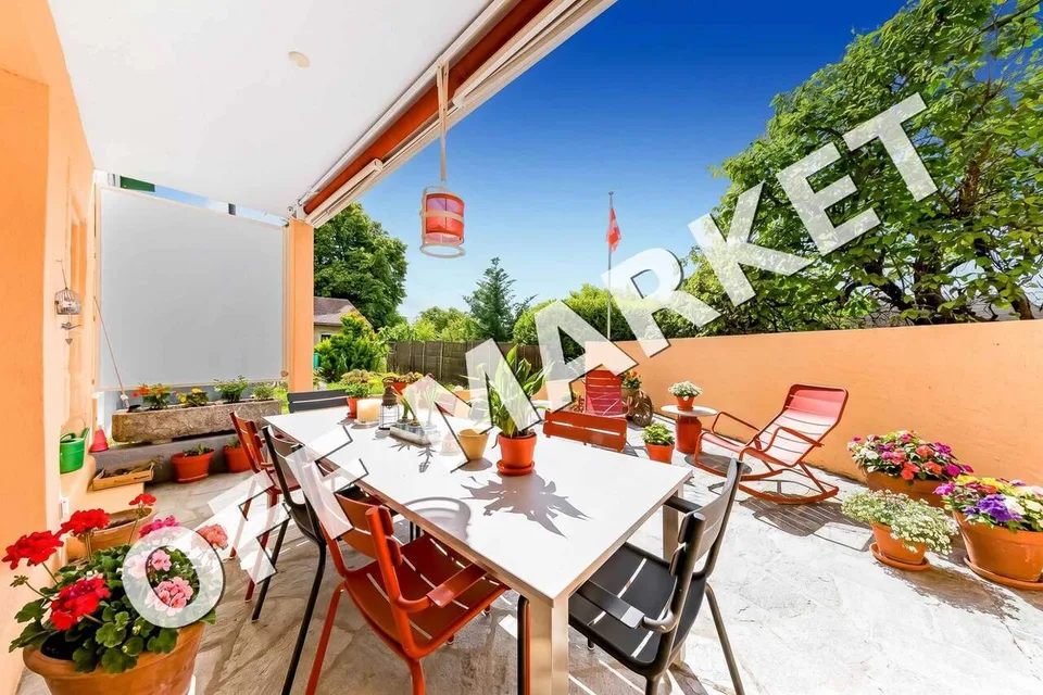 Off Market  Maison de village atypique à Sullens