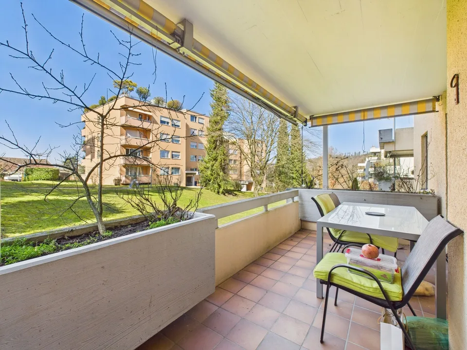 Vie familiale : Appartement rénové de 5,5 pièces dans un emplacement de choix à Zollikerberg.