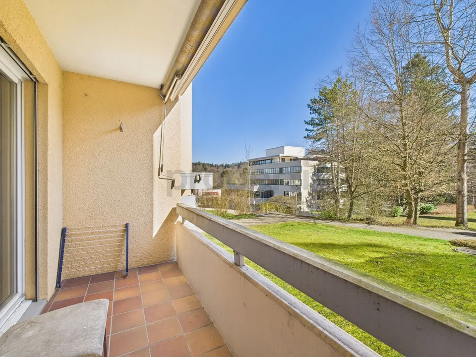 Vie familiale : Appartement rénové de 5,5 pièces dans un emplacement de choix à Zollikerberg.