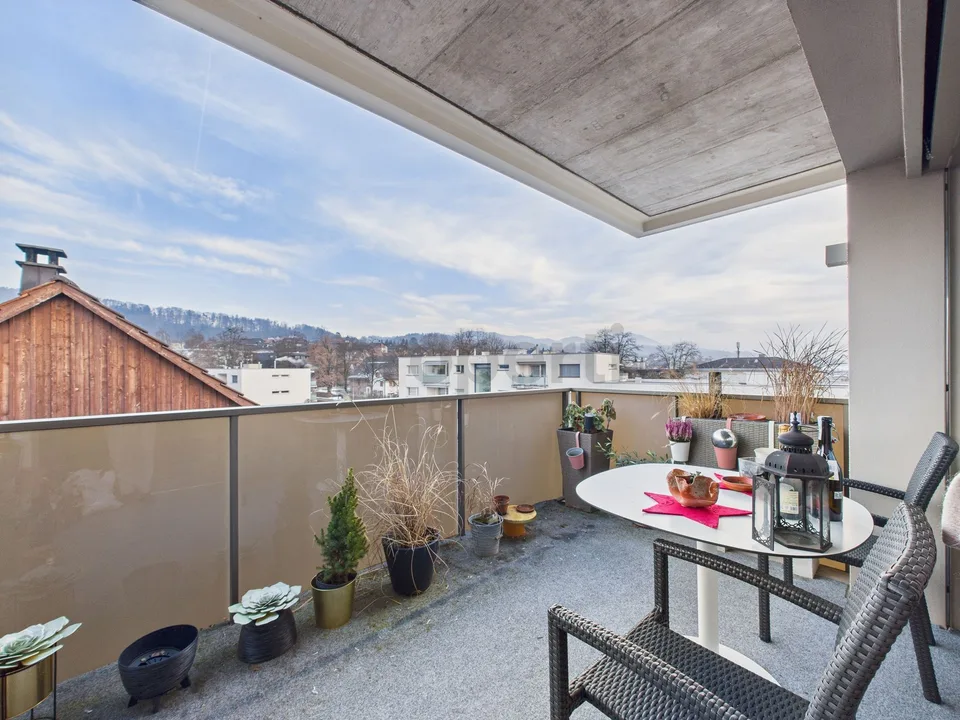 Helle 2.5-Zimmer-Attikawohnung mit Balkon in Wetzikon