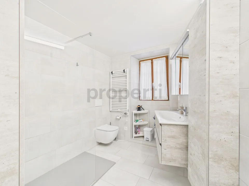 Elegantes Einfamilienhaus mit 3 Zimmern und Balkon, Breggia