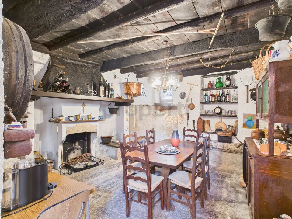 Elegantes Einfamilienhaus mit 3 Zimmern und Balkon, Breggia