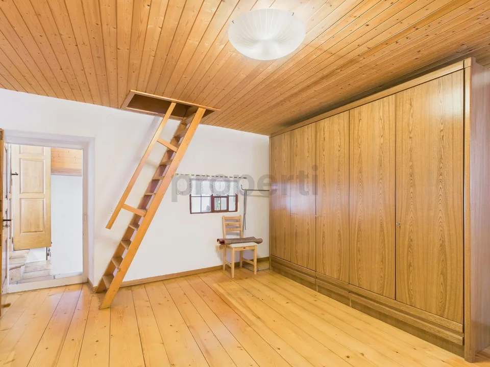 Elegantes Einfamilienhaus mit 3 Zimmern und Balkon, Breggia