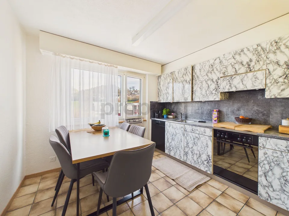 Appartement lumineux de 5,5 pièces avec balcon, Tafers