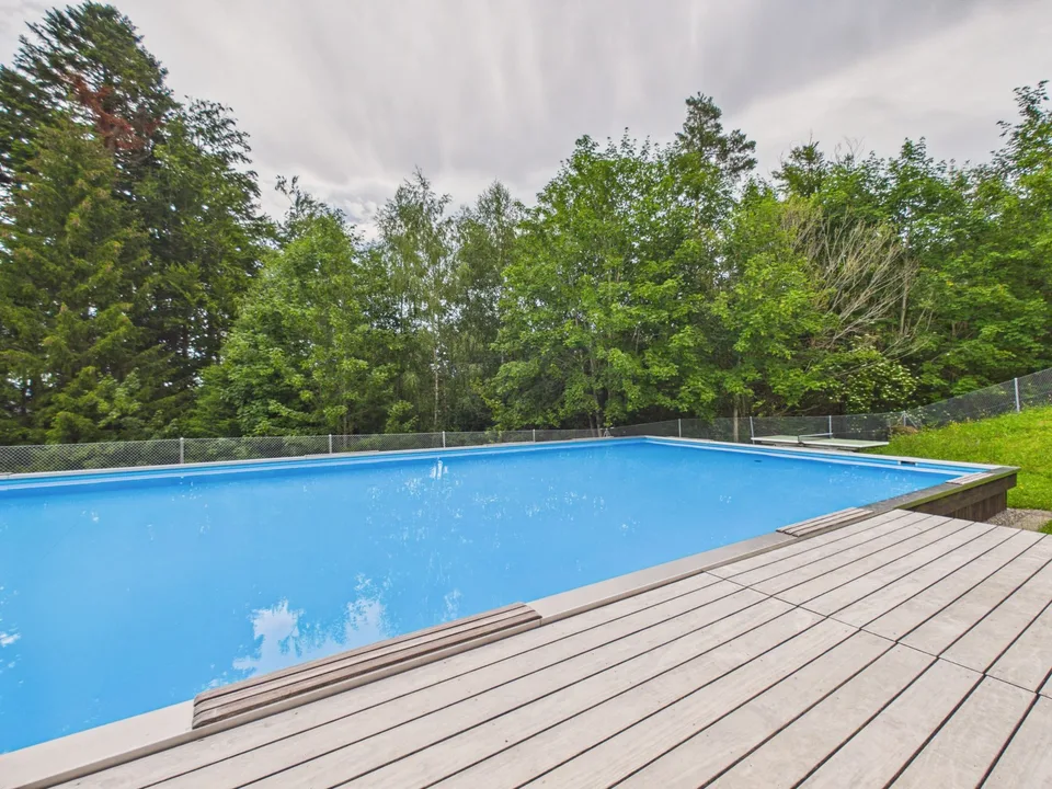 Idyllisches Einfamilienhaus mit sonnigem Garten und Pool in Trogen AR