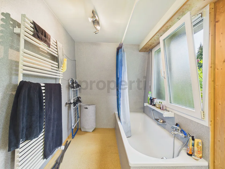 Idyllisches Einfamilienhaus mit sonnigem Garten und Pool in Trogen AR