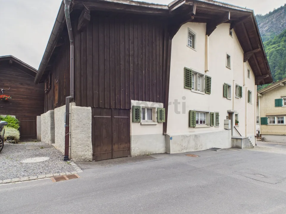 Historisches Einfamilienhaus mit vielseitigem Potenzial in Glarus Süd