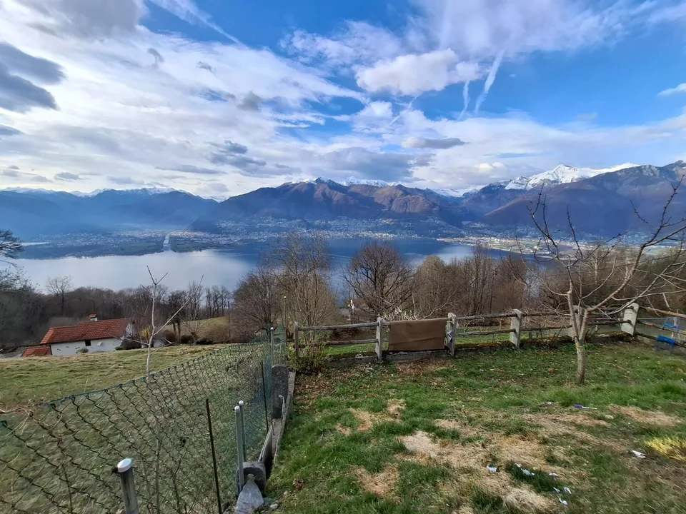Einfamilienhaus mit 4 Zimmern und atemberaubendem Panoramablick auf den Lago Verbano