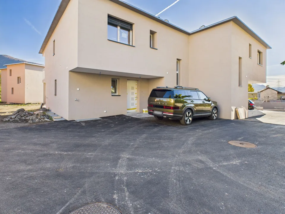 Moderne neu gebaute Reihenhaus in Cugnasco - 4.5 Zimmer mit Garten