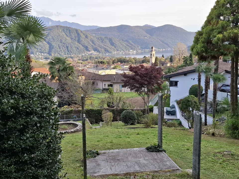 Baugrundstück mit Seeblick und privatem Zugang - exklusive Lage am Luganersee