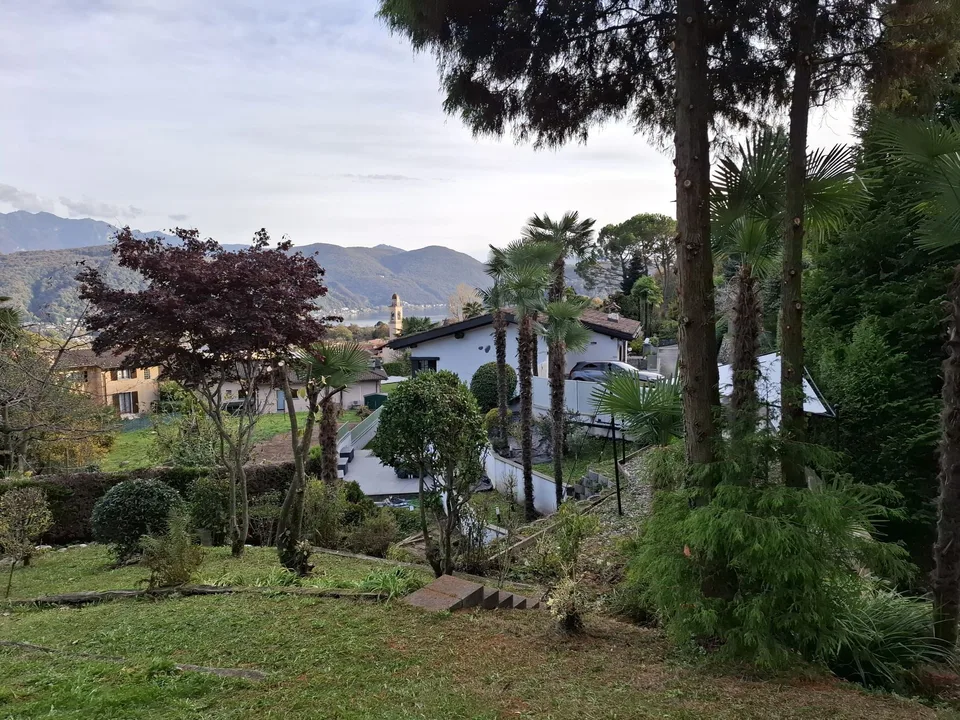 Baugrundstück mit Seeblick und privatem Zugang - exklusive Lage am Luganersee
