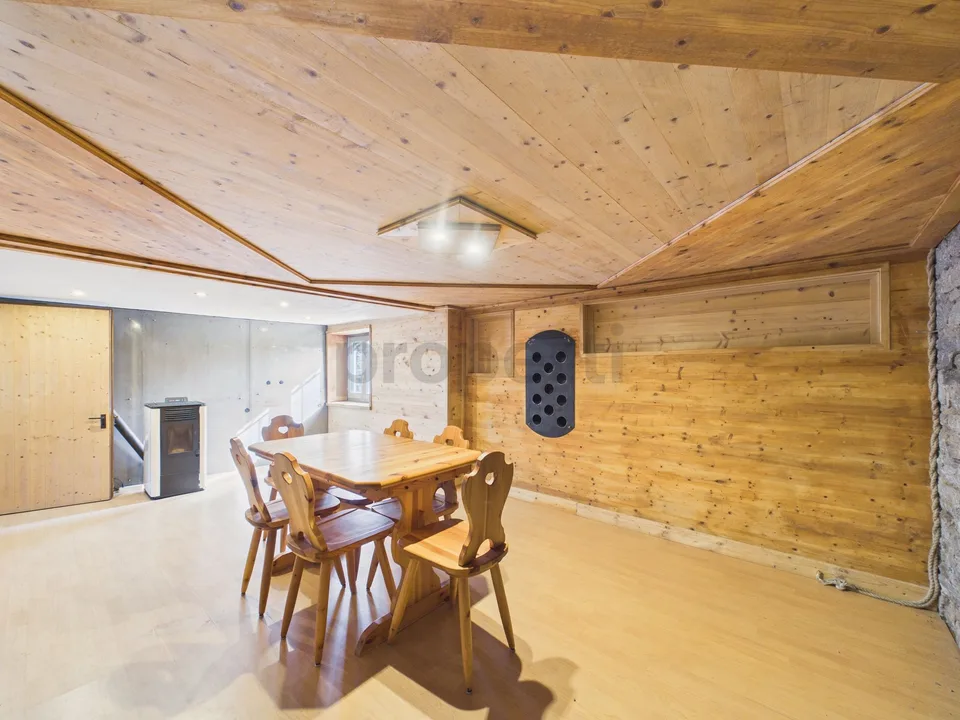Elegantes Einfamilienhaus mit 4,5 Zimmern und Blick auf die Berge in Pollegio