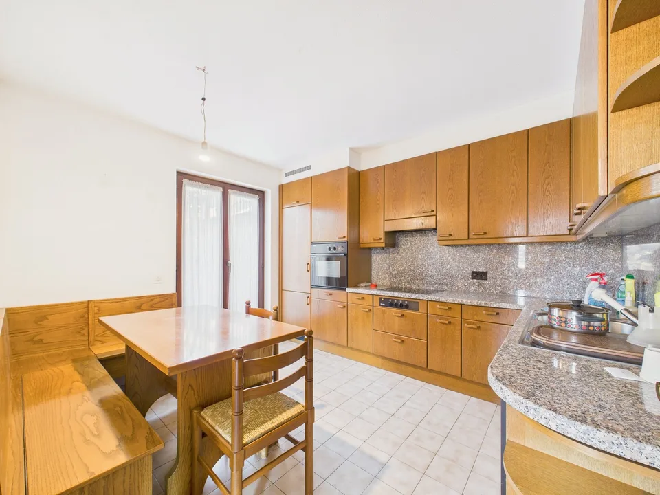 Spacious 6.5-room villa with garden in Davesco-Soragno