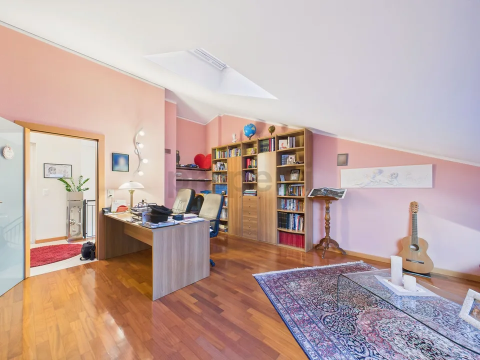 Elegantes freistehendes Haus mit 6,5 Zimmern, Garten und offener Aussicht in Davesco-Soragno