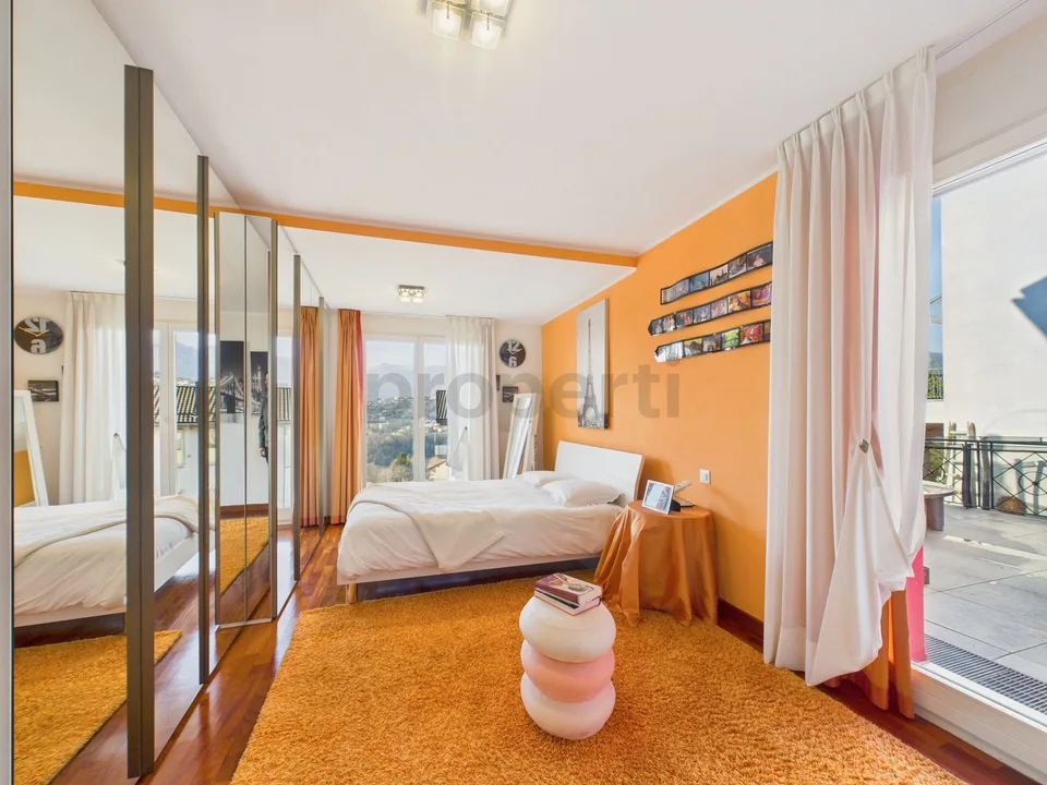 Elegantes freistehendes Haus mit 6,5 Zimmern, Garten und offener Aussicht in Davesco-Soragno