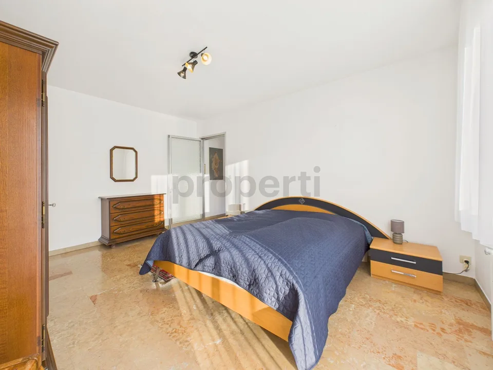 Geräumige Villa mit 5,5 Zimmern, großem Garten und offener Aussicht in Caslano