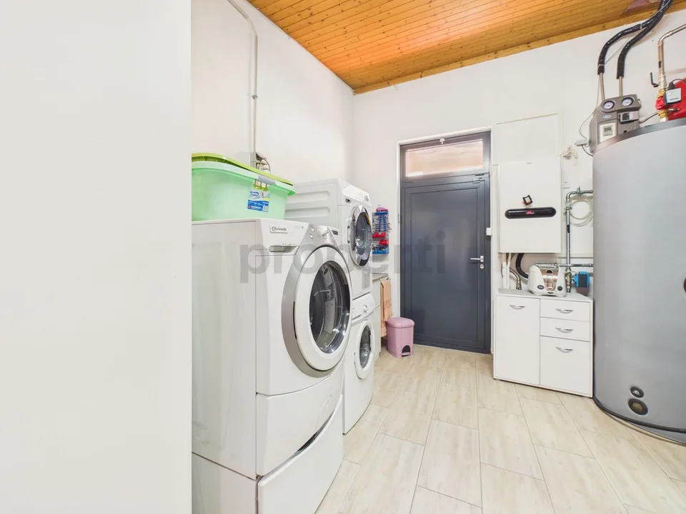 Elegantes Einfamilienhaus mit 5,5 Zimmern und Patio in Lodrino - Riviera