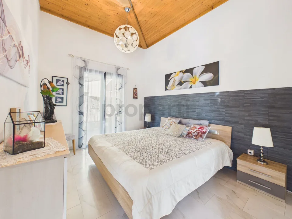 Elegantes Einfamilienhaus mit 5,5 Zimmern und Patio in Lodrino - Riviera