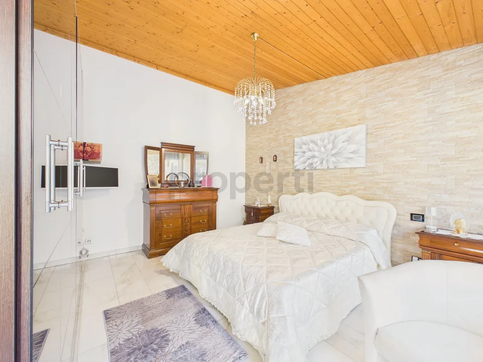 Elegantes Einfamilienhaus mit 5,5 Zimmern und Patio in Lodrino - Riviera
