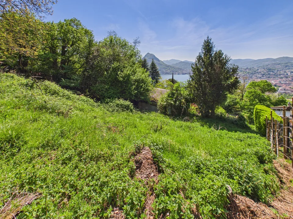 Großes Baugrundstück mit Seeblick in ruhiger Lage, Viganello