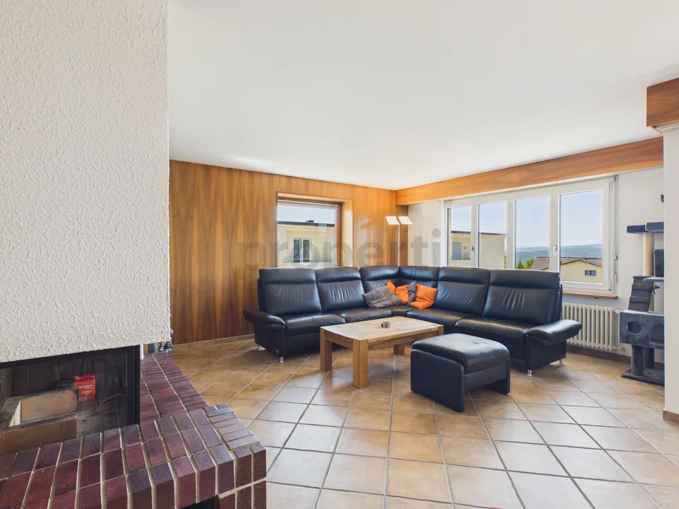 Vivere accogliente con bel balcone, vista mozzafiato e incluso un locale hobby