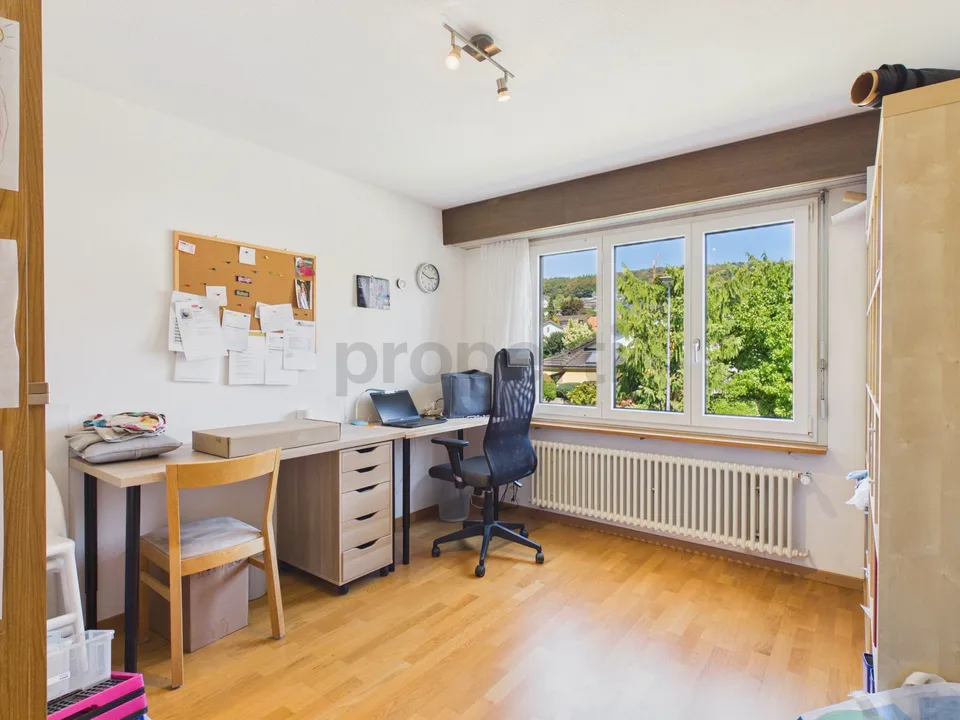 Vivere accogliente con bel balcone, vista mozzafiato e incluso un locale hobby