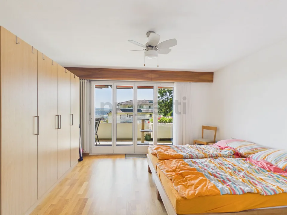 Vivere accogliente con bel balcone, vista mozzafiato e incluso un locale hobby