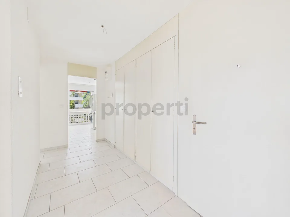 Appartamento 3.5 stanze recentemente ristrutturato con balcone, Spreitenbach
