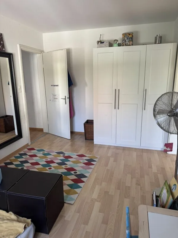 Grosszügige 4.5-Zimmer-Wohnung mit direktem Zugang zum See