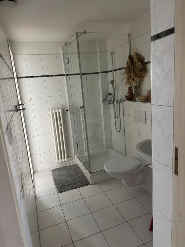Grosszügige 4.5-Zimmer-Wohnung mit direktem Zugang zum See