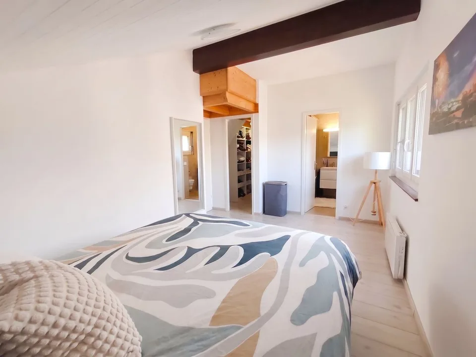 4.5-room duplex on the upper ground floor and top floor - spacious, quiet, and green