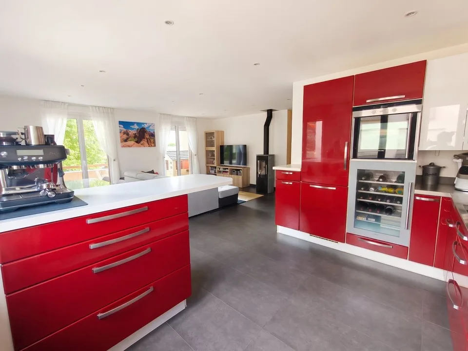 4.5-room duplex on the upper ground floor and top floor - spacious, quiet, and green