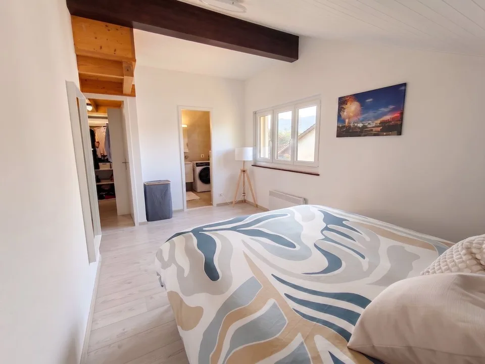 4.5-room duplex on the upper ground floor and top floor - spacious, quiet, and green