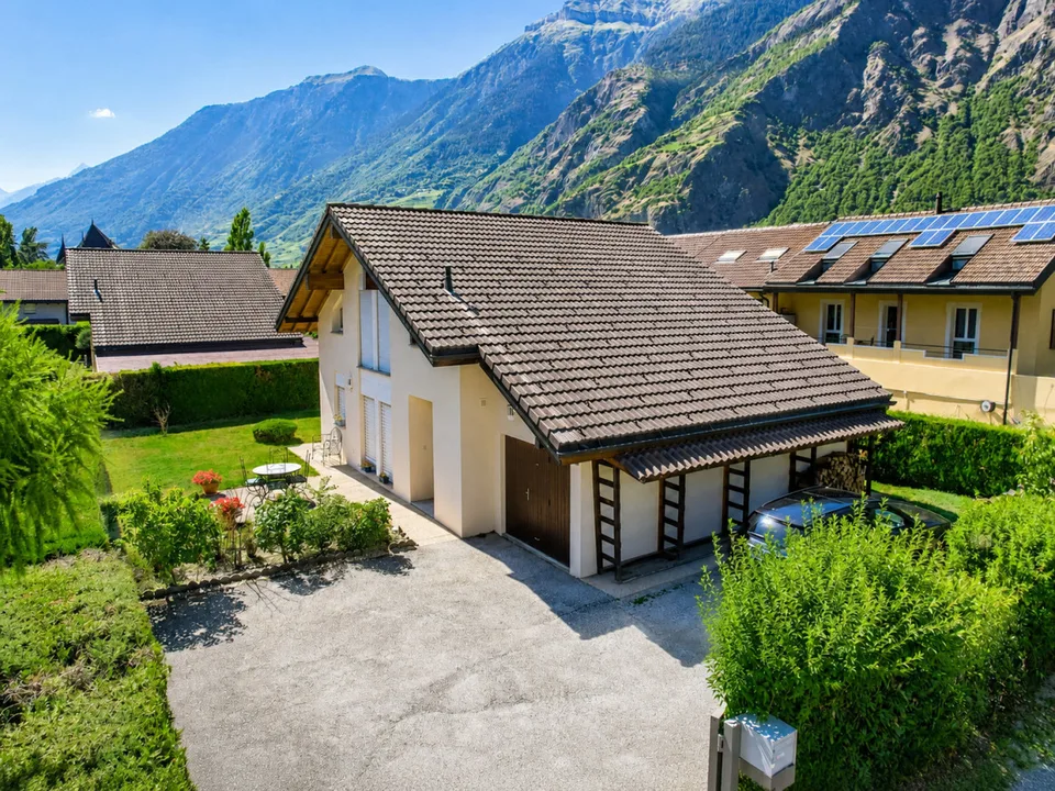 VILLA INDIVIDUELLE DE 5.5 PIÈCES AVEC JARDIN ET VÉRANDA À SAXON