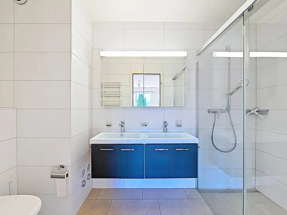 Splendide appartement rénové avec place d'amarrage dans port privé