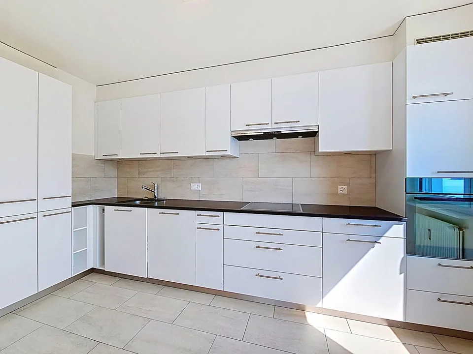 Splendide appartement rénové avec place d'amarrage dans port privé