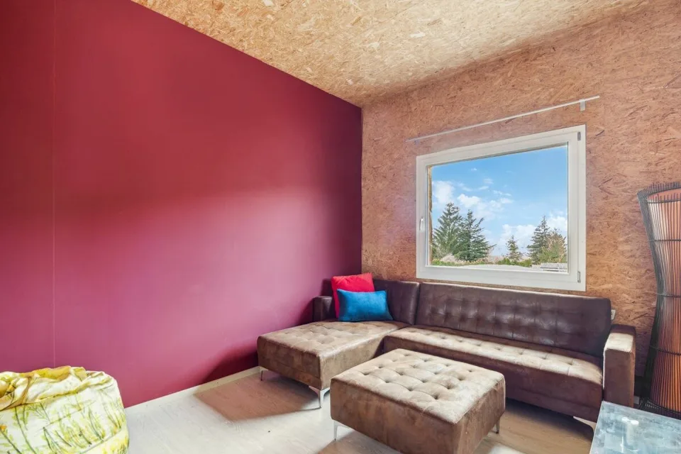 Bijou - Equestrian property with riding hall and residential house