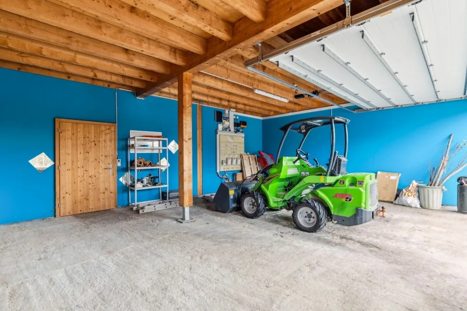 Bijou - Equestrian property with riding hall and residential house