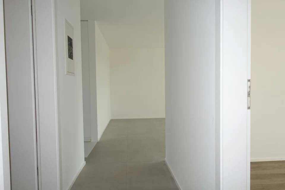 Renovierte 3.5 Zi-Eigentumswohnung mit Balkon und Einstellhallenplatz