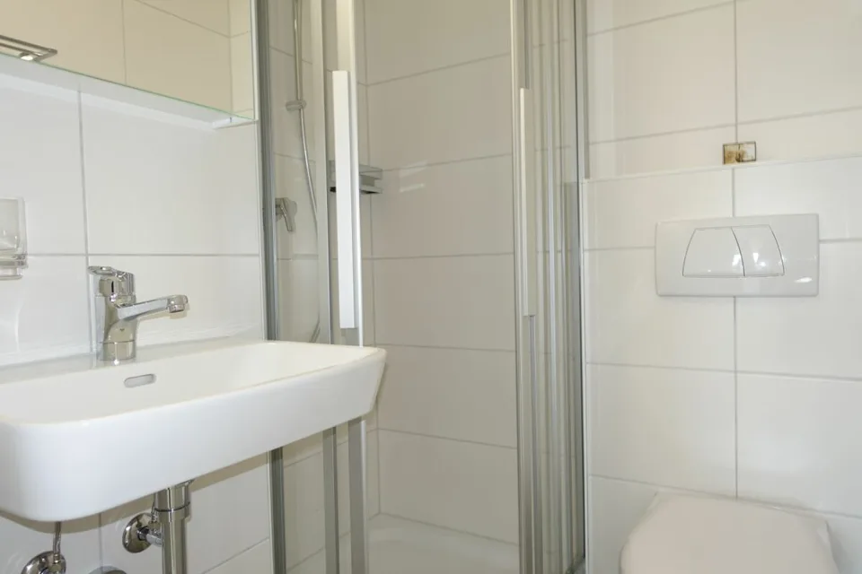 Renovierte 3.5 Zi-Eigentumswohnung mit Balkon und Einstellhallenplatz