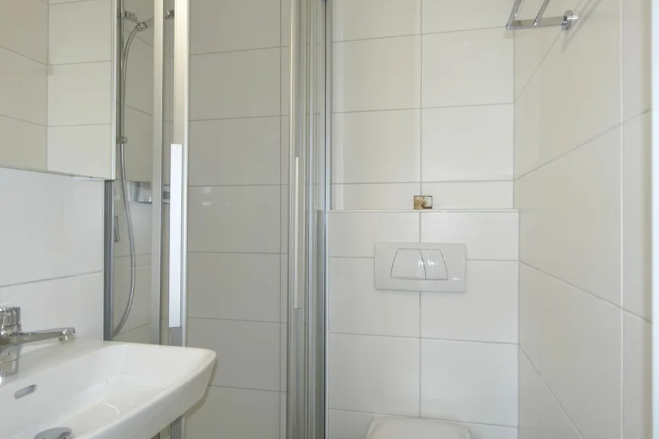 Renovierte 3.5 Zi-Eigentumswohnung mit Balkon und Einstellhallenplatz