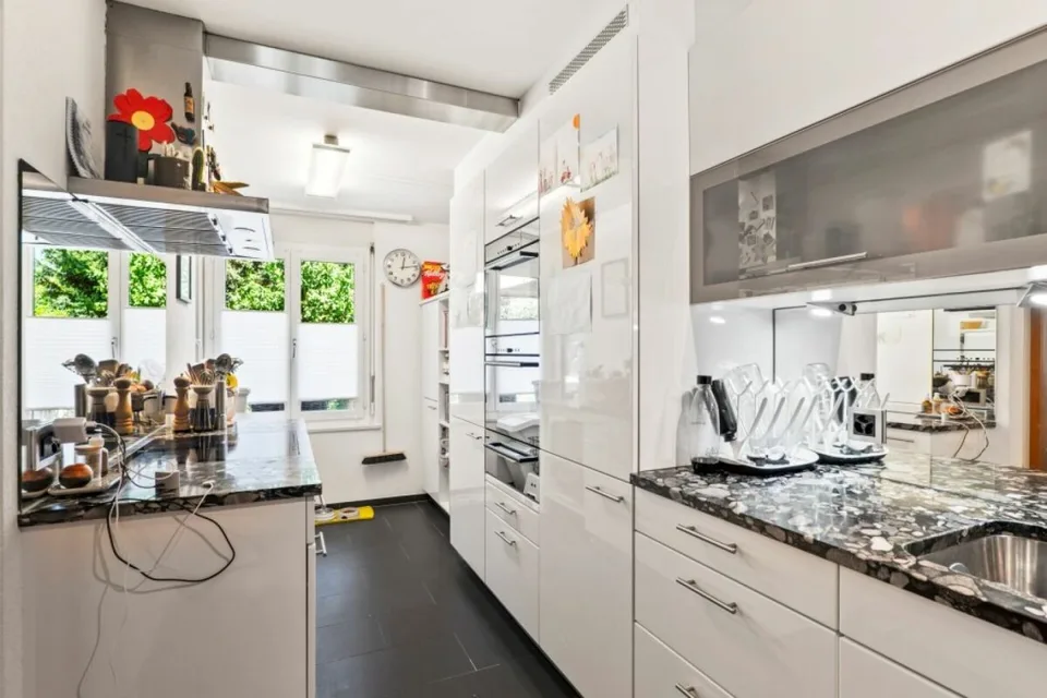 Doppeleinfamilienhaus mit grosser Rasenfläche