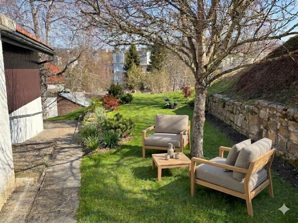 Belle maison familiale avec 6 grands garages