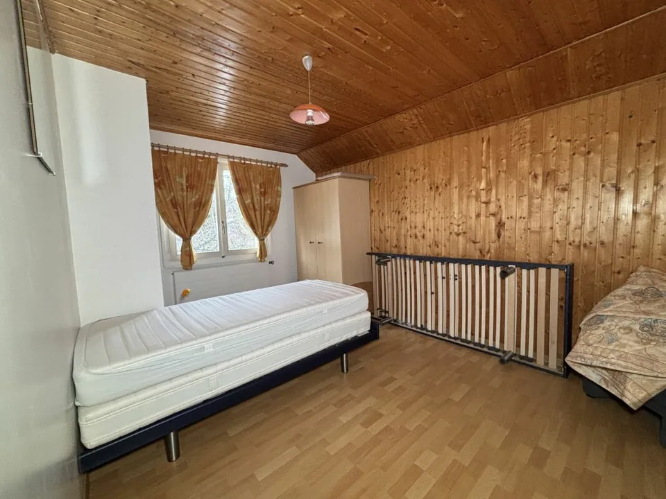 Belle maison familiale avec 6 grands garages