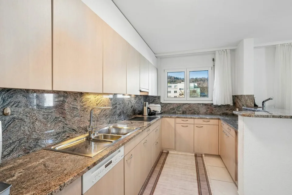 Ihr neues Zuhause: 170 m² Wohnkomfort mit Wintergarten und Cheminée