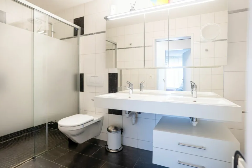 STILVOLLE 5.5 ZIMMER TERRASSENWOHNUNG MIT 67 M2 TERRASSE