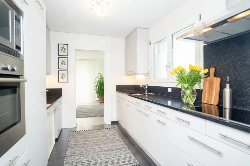 STILVOLLE 5.5 ZIMMER TERRASSENWOHNUNG MIT 67 M2 TERRASSE
